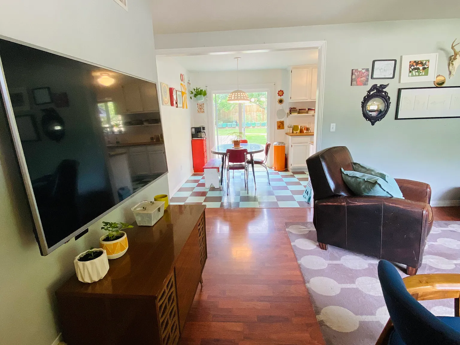 4 bed, 1986 sqft, $2,100 — Photo 2