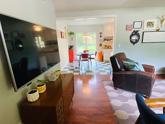 2nd image of 209 E Harold St