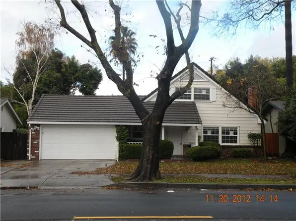 3035 Country Club Blvd, Stockton, CA 95204