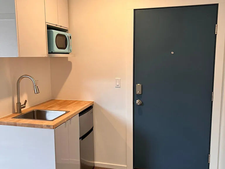 714 10th Ave E #10 — Photo 11