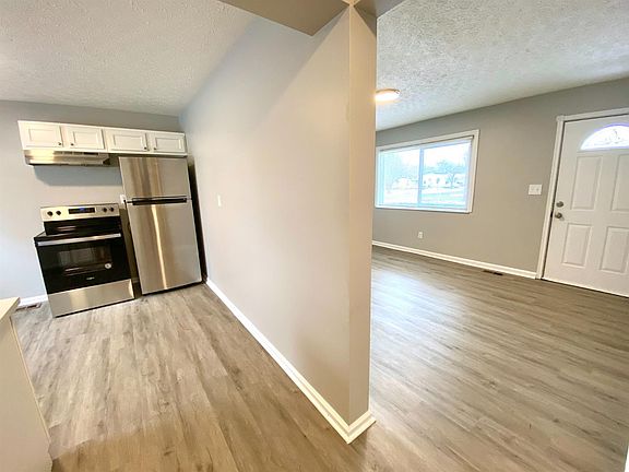 2nd image of 1300 Hood Ave