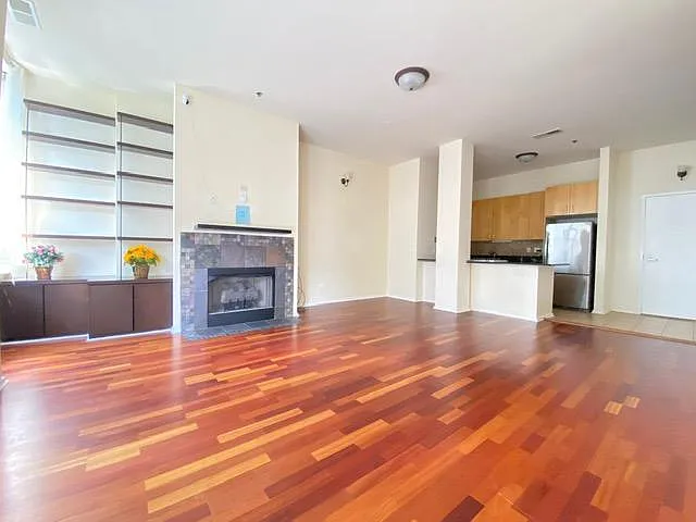 130 S Canal St #804 — Photo 2