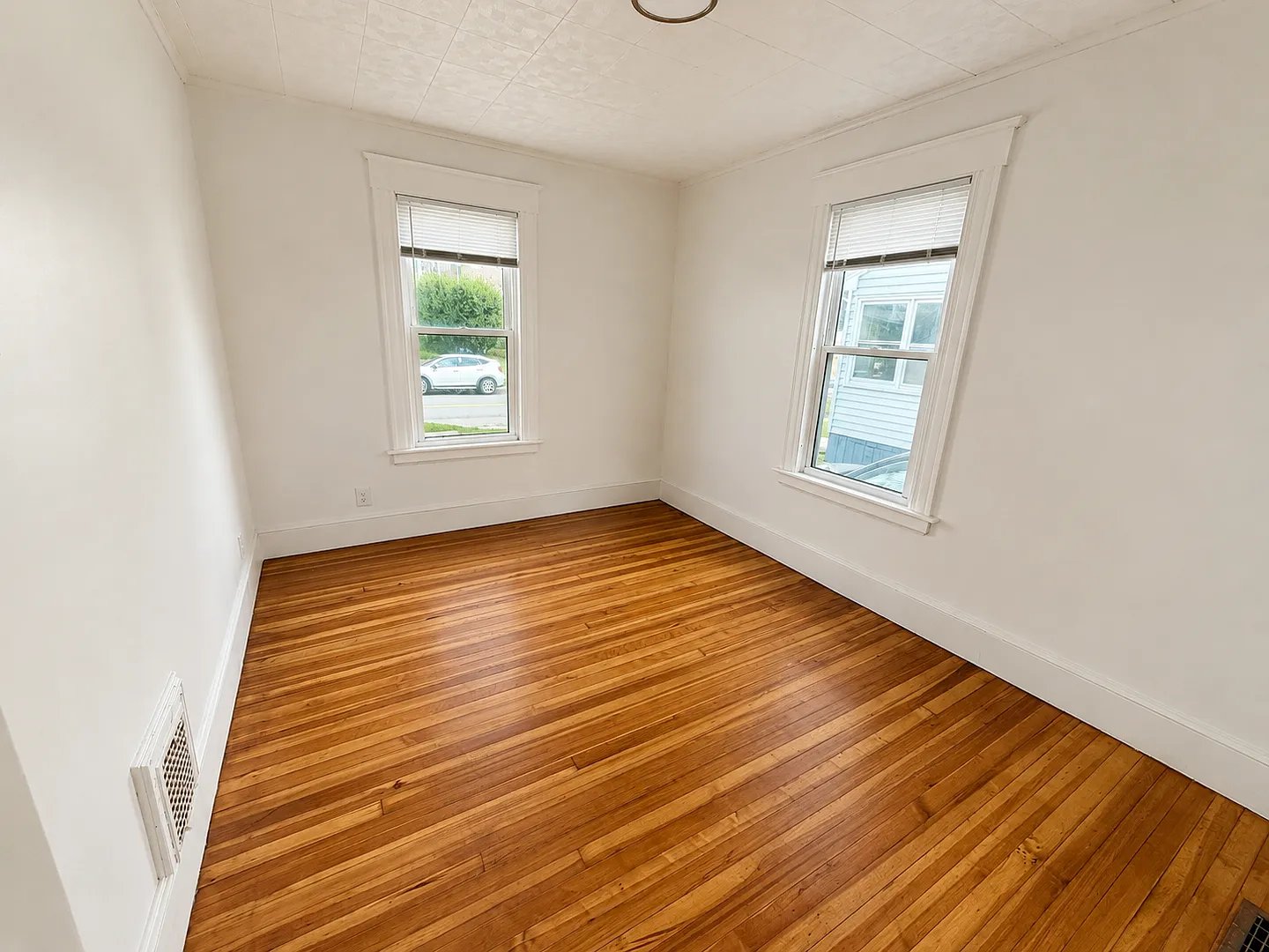Multi Family Home — Photo 3