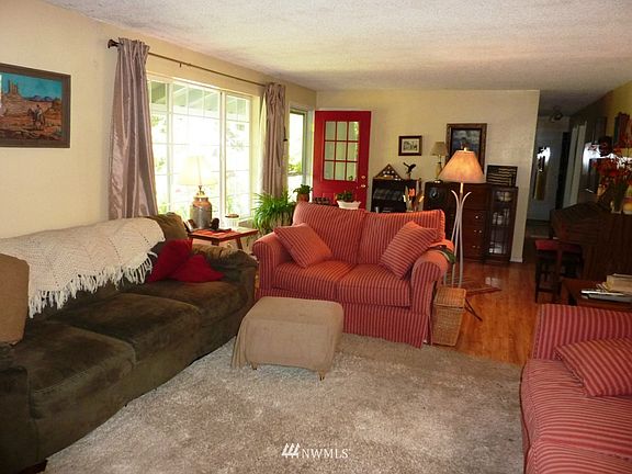 3rd image of 27206 Meadow Cir NE