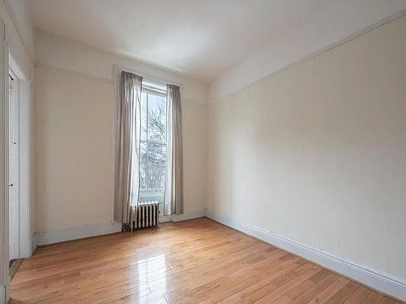 3rd image of 333 Henry St #3