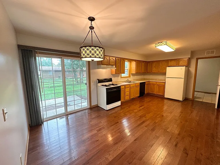 7103 Hiawatha Dr — Photo 2