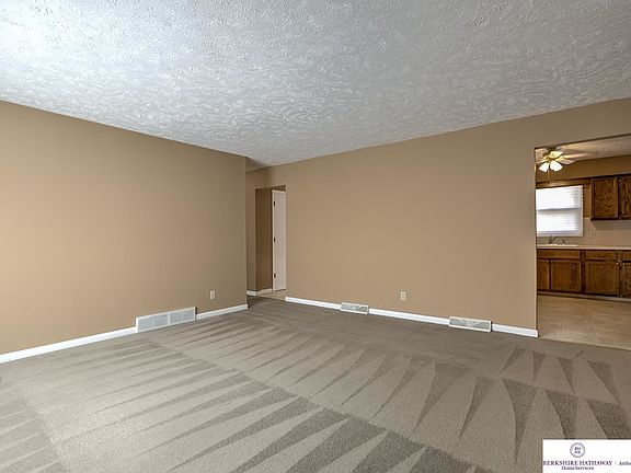 3rd image of 7918 Nina St