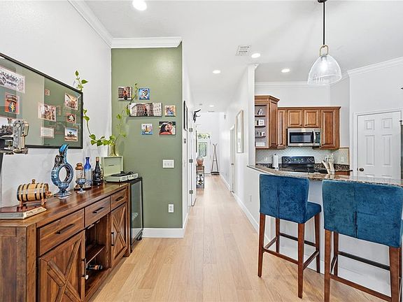 4th image of 336 E KALEY STREET