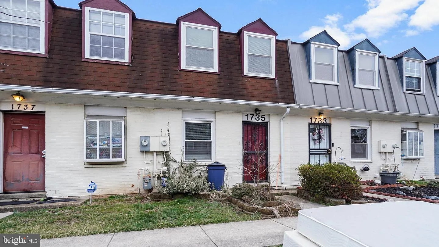 1735 Village Green Dr Unit Z-44 photo 1