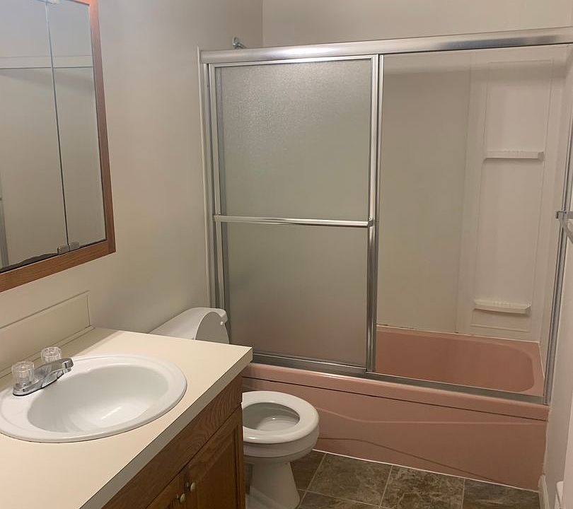 2nd image of 817 5th St SW APT 4
