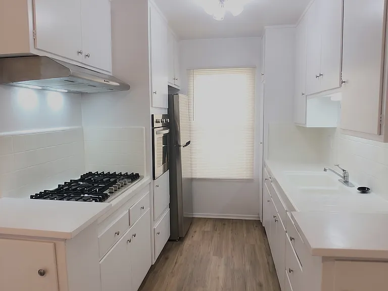 724 N Sweetzer Ave #7 — Photo 6