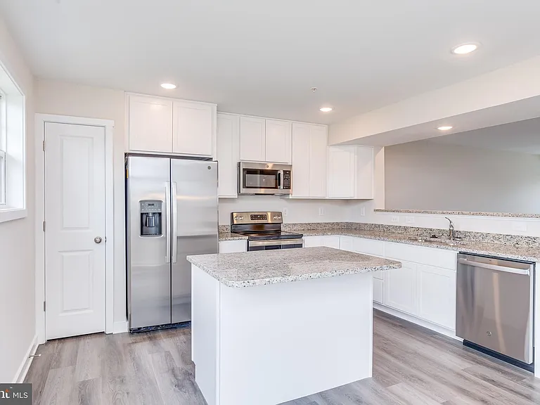 85 Moses Dr — Photo 24