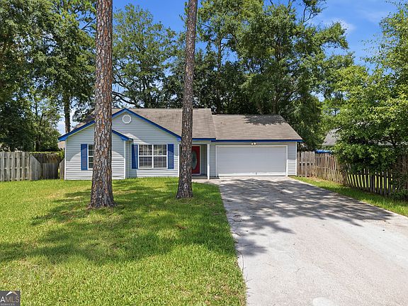 3rd image of 108 Clinton Ct