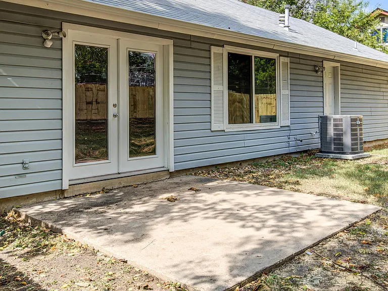 6607 Capriola Dr — Photo 22
