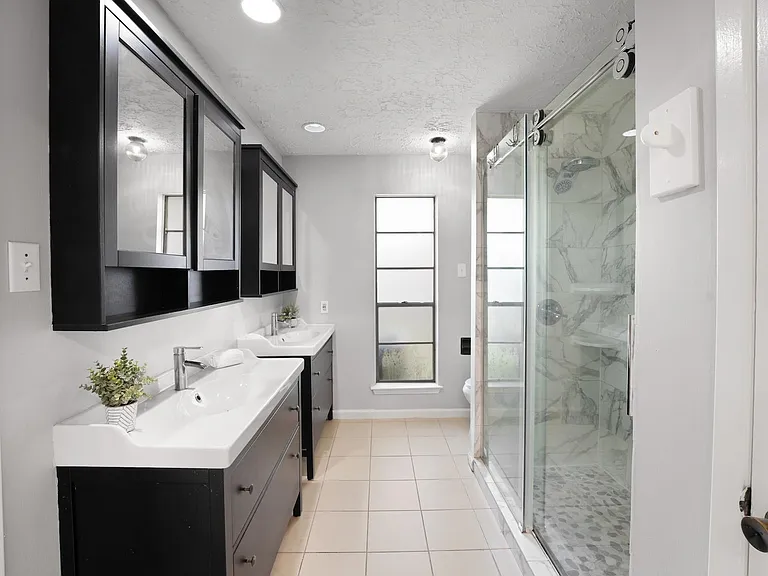 1202 Manorglen Dr — Photo 11