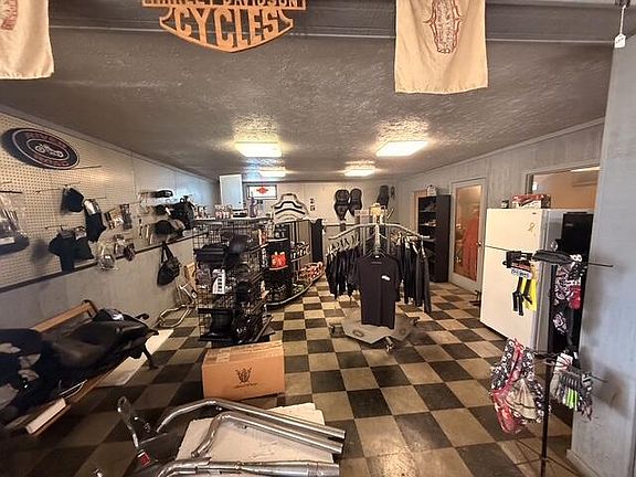 5th image of 326 W Main St