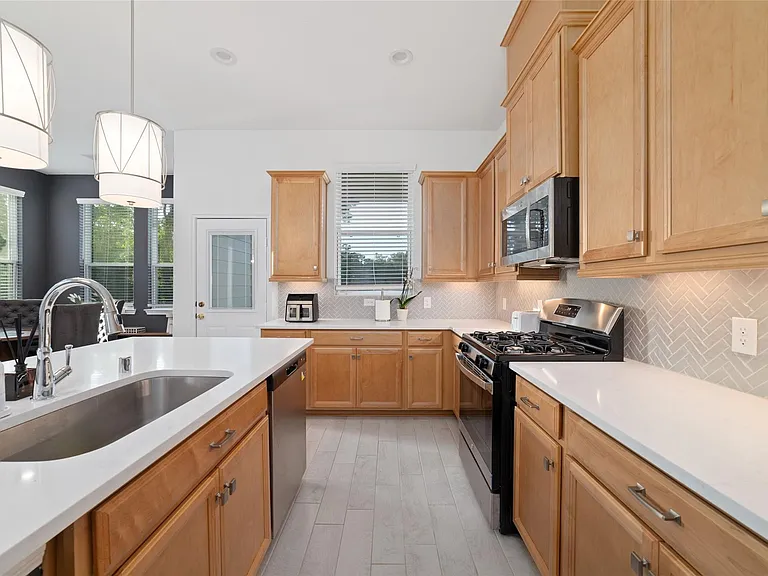 331 E Coralburst Loop — Photo 8