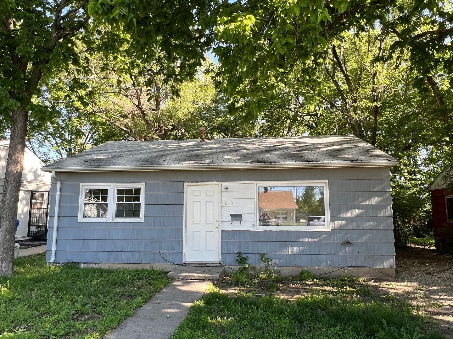 Remodeled Like New 2 Bedroom 1 Bath — Photo 1