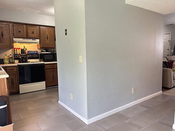 5th image of 27 Harmony Landing Ct #A & B