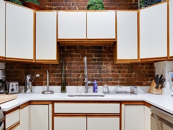 4th image of 114 Trenton St #1