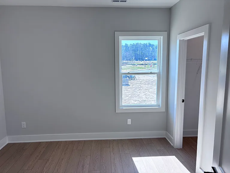 1353 Hurston Ln — Photo 35