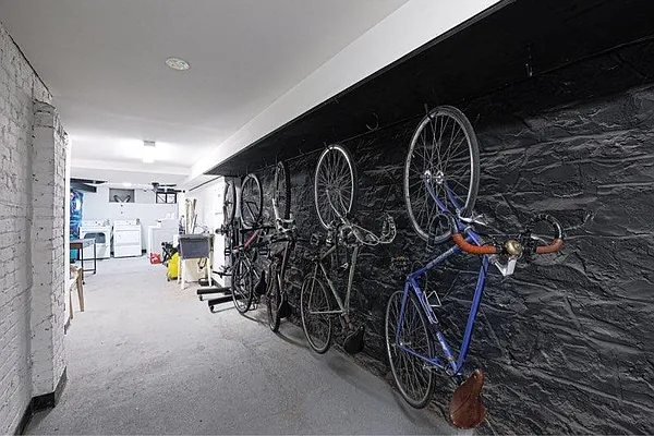 Rented by Arwell Realty | media 35