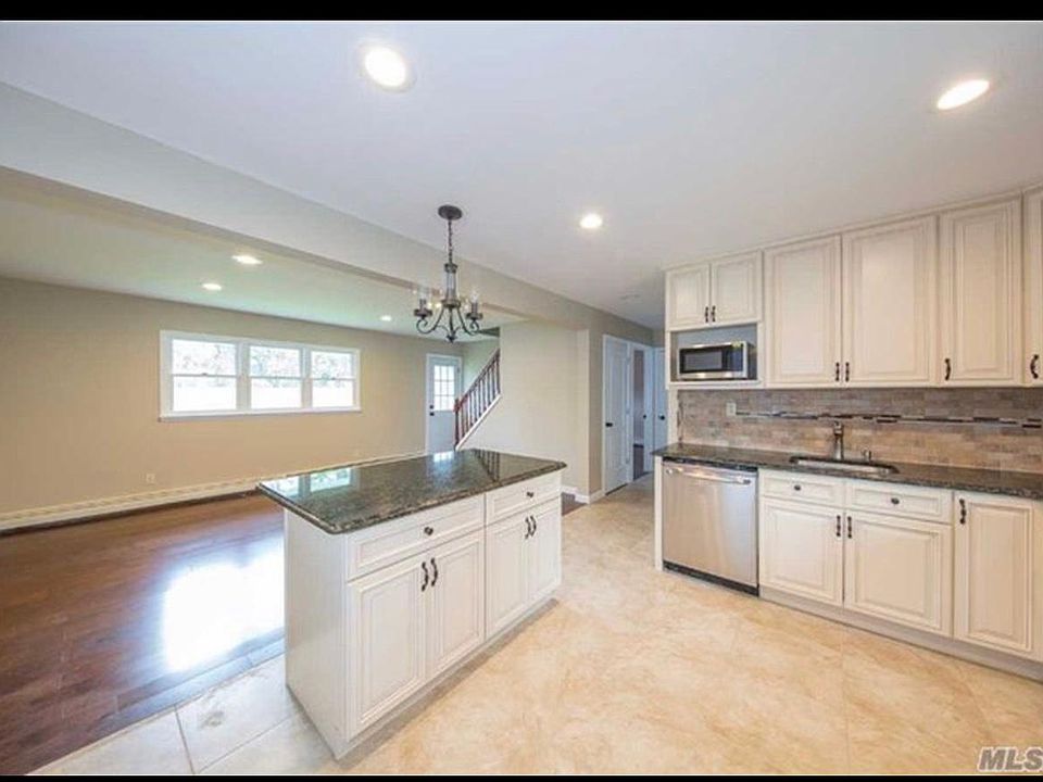 1st image of 12 Bishop Ln