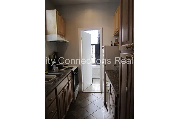 Rented by City Connections Realty | media 120