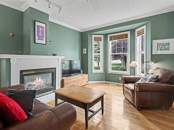 3rd image of 46 E Prestwick Gdns SE