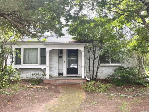 226 Locust Avenue, Freeport, NY 11520