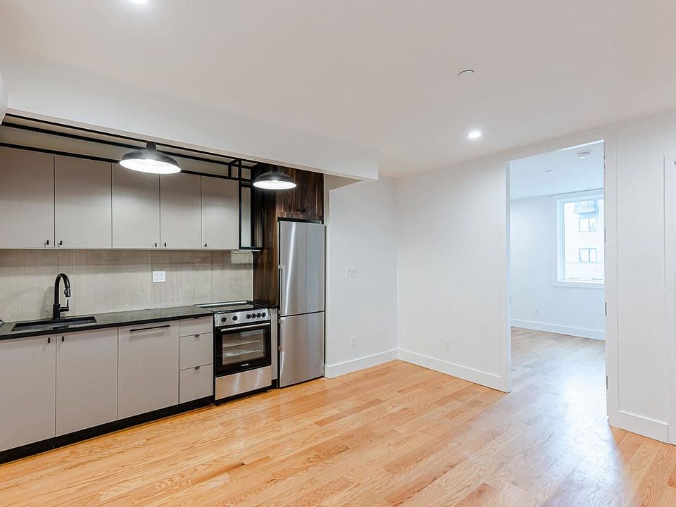1st image of 620 Parkside Ave #4R