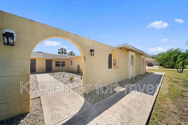 2 bed, 1.0 bath, 852 sqft, $1,150 — Photo 2