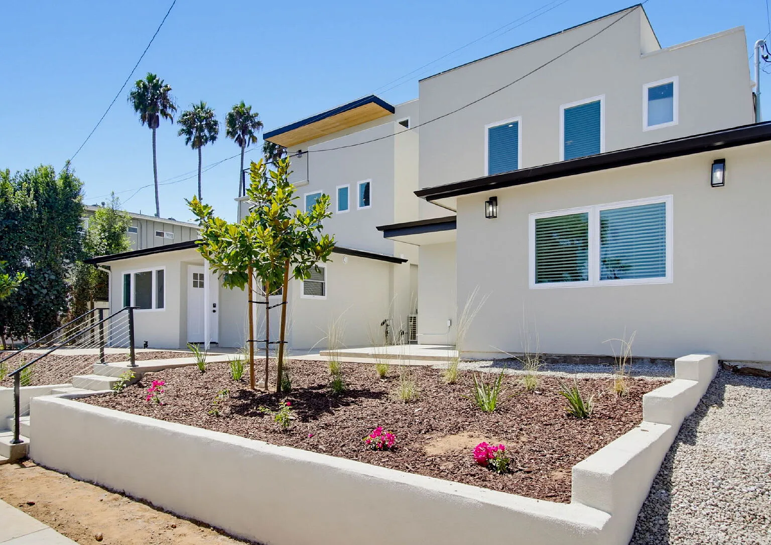 3 bed, 2.5 bath, 1199 sqft, $5,300 — Photo 3