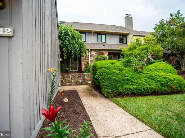212 Clover Hill Ct, Yardley, PA 19067