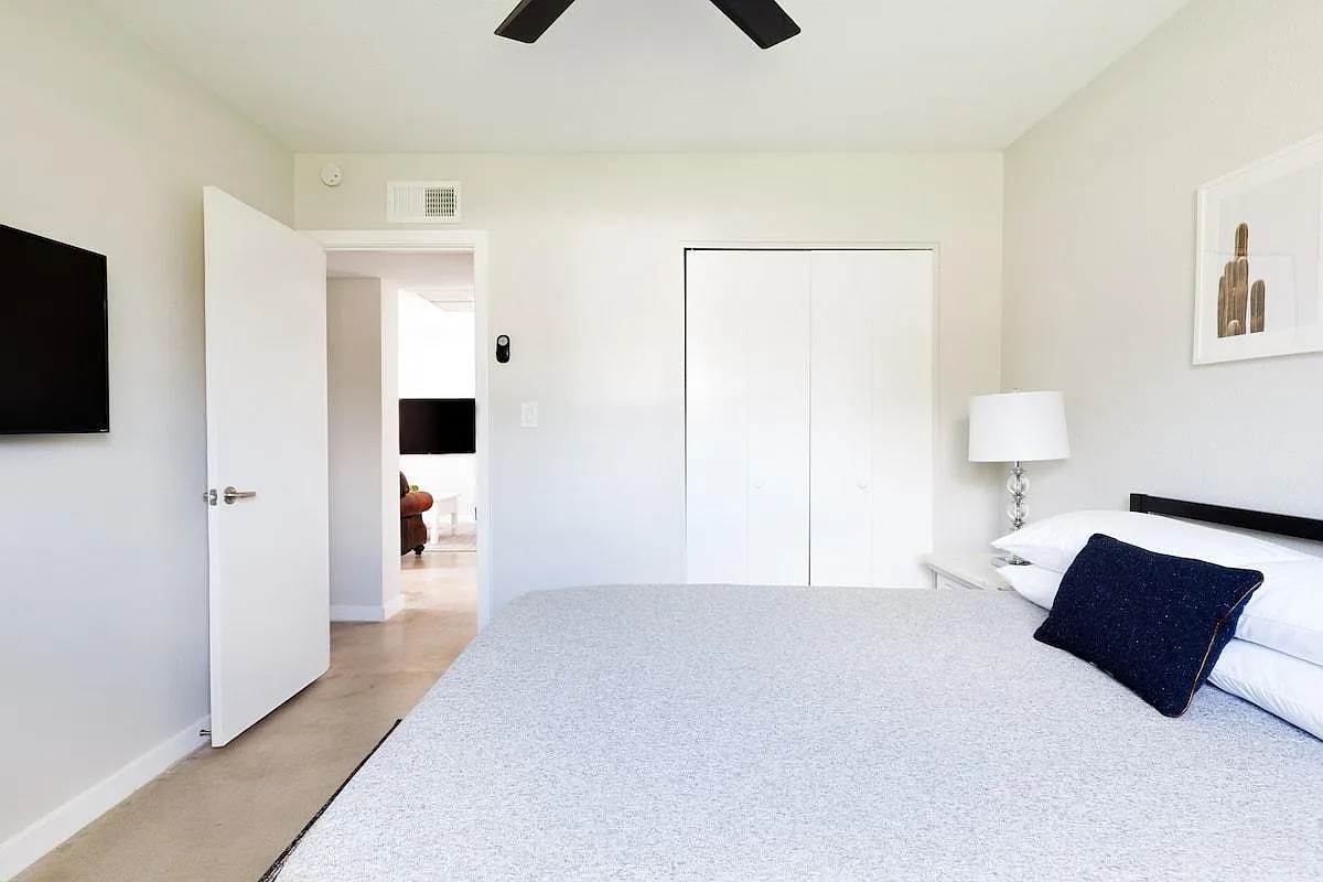 2 bed, 700 sqft, $2,495 — Photo 2