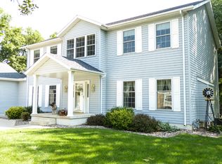 1014 Bremer Rd, Waverly, IA 50677