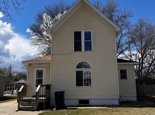 215 4th St SW, Watertown, SD 57201