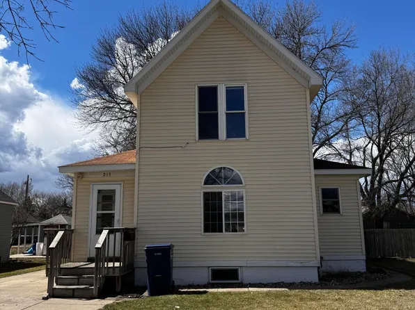 215 4th St SW, Watertown, SD 57201