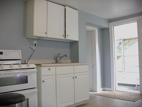 2nd image of 308 Stevens St W #1