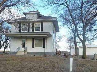 938 N Raymond Rd, Waterloo, IA 50703