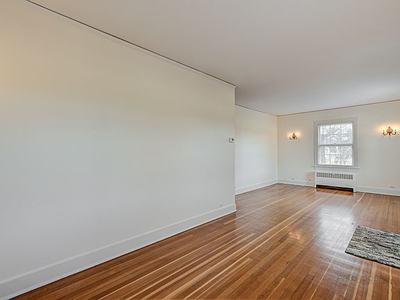4th image of 816 Foster Ave