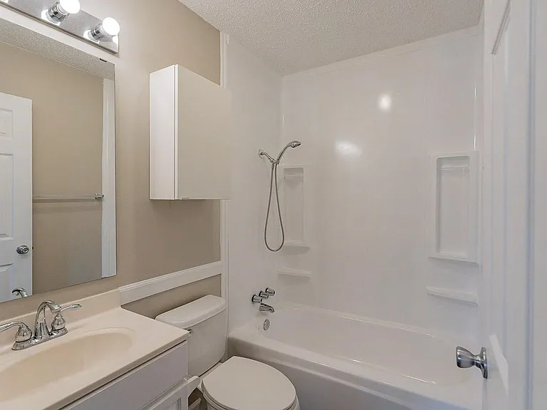 2112 Cedarcrest Dr — Photo 8