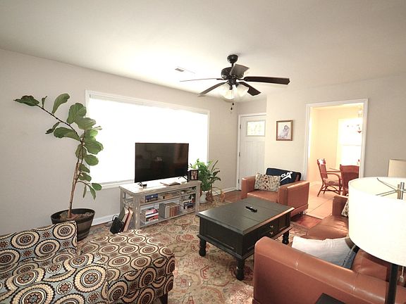 4th image of 1006 Avenue F SE