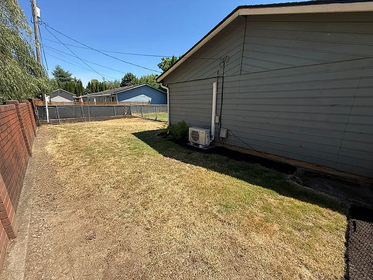 Two Bedroom Duplex in Aumsville — Photo 11