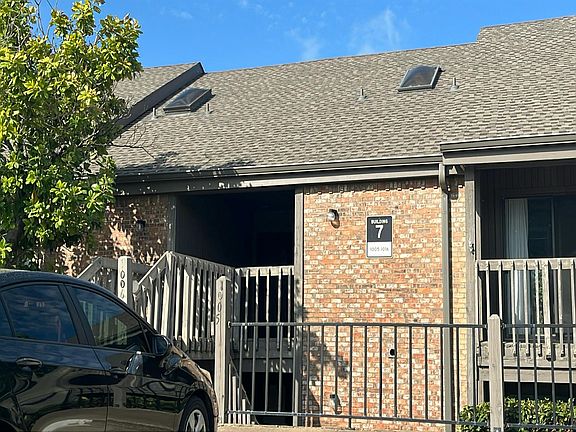 2nd image of 1006 Signal Ridge Pl