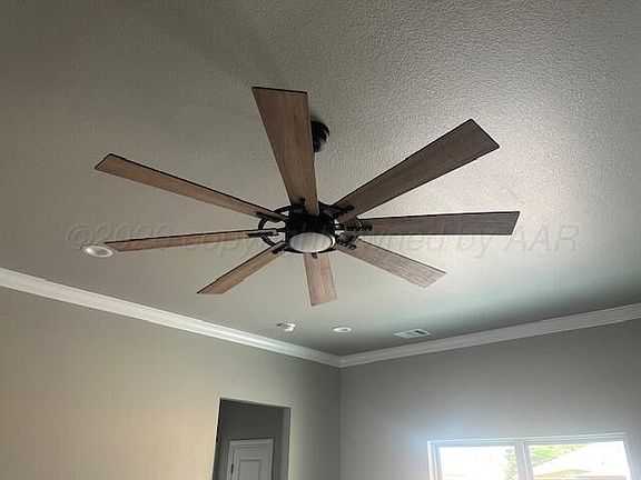 5th image of 708 Columbia Dr