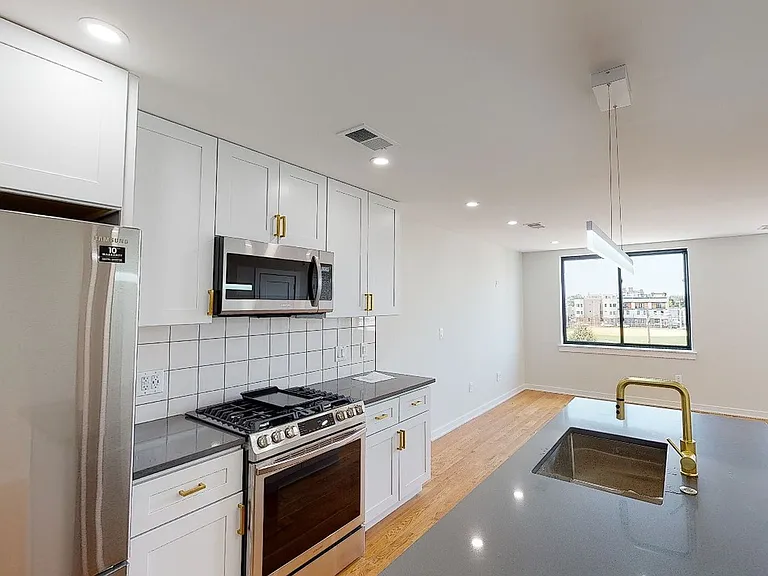 2636 Belgrade St — Photo 3