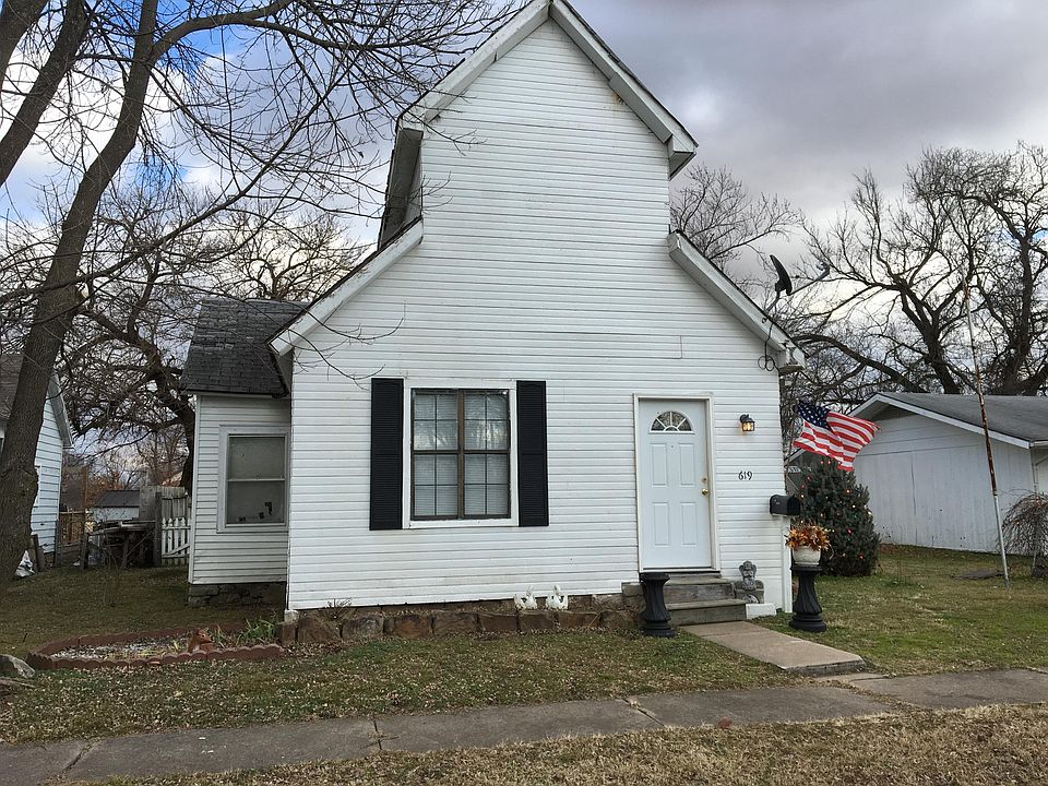 2nd image of 619 N Tom St