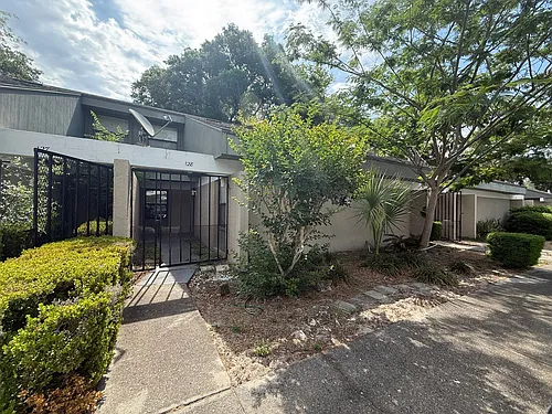 7200 SW 8th Ave #T128 Photo 1