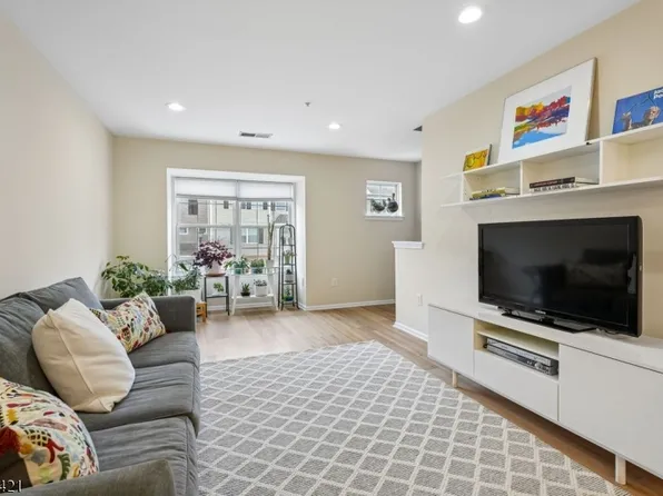 55 Greenbrook Dr #55, Bloomfield Twp., NJ 07003